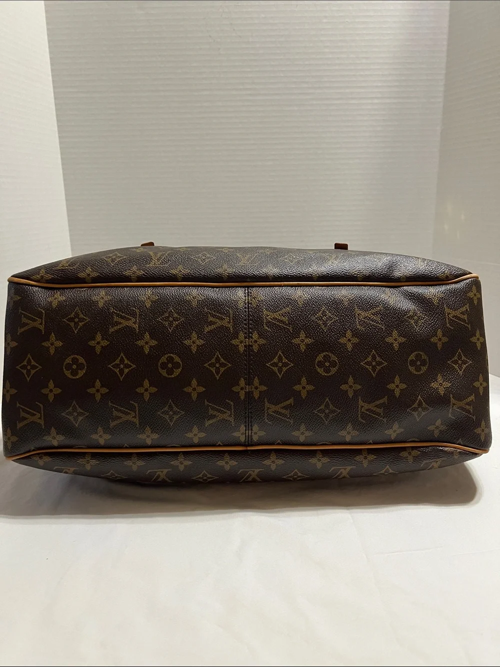 N/A authentic louis